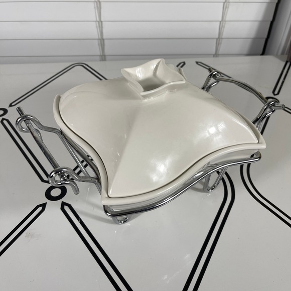 Godinger Silver Art Other - Godinger 1 QT Covered‎ Porcelain Baker w Chrome Warmer Stand White Vintage